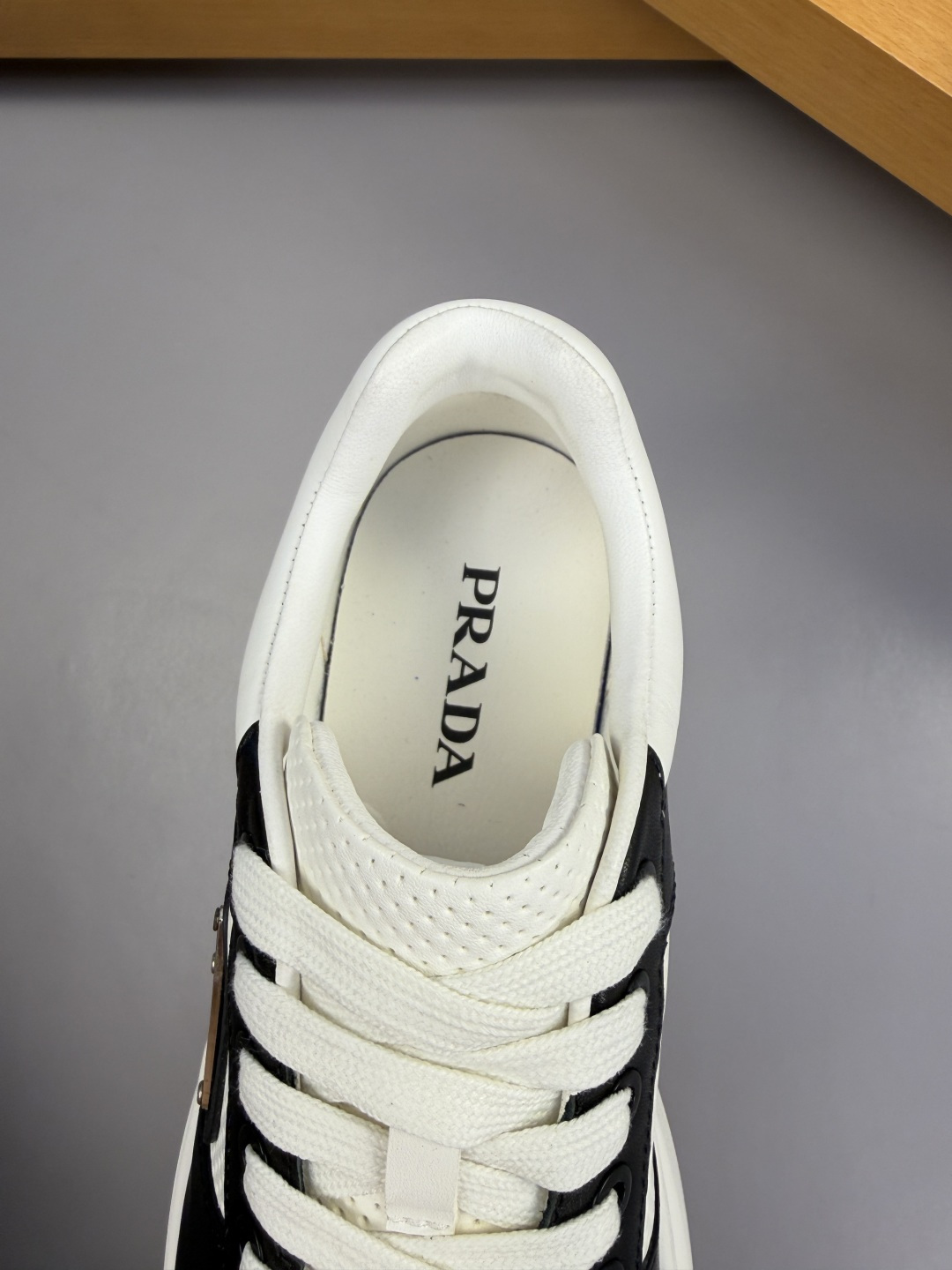 PRADA 프라다 나파 가죽 스니커즈 신발