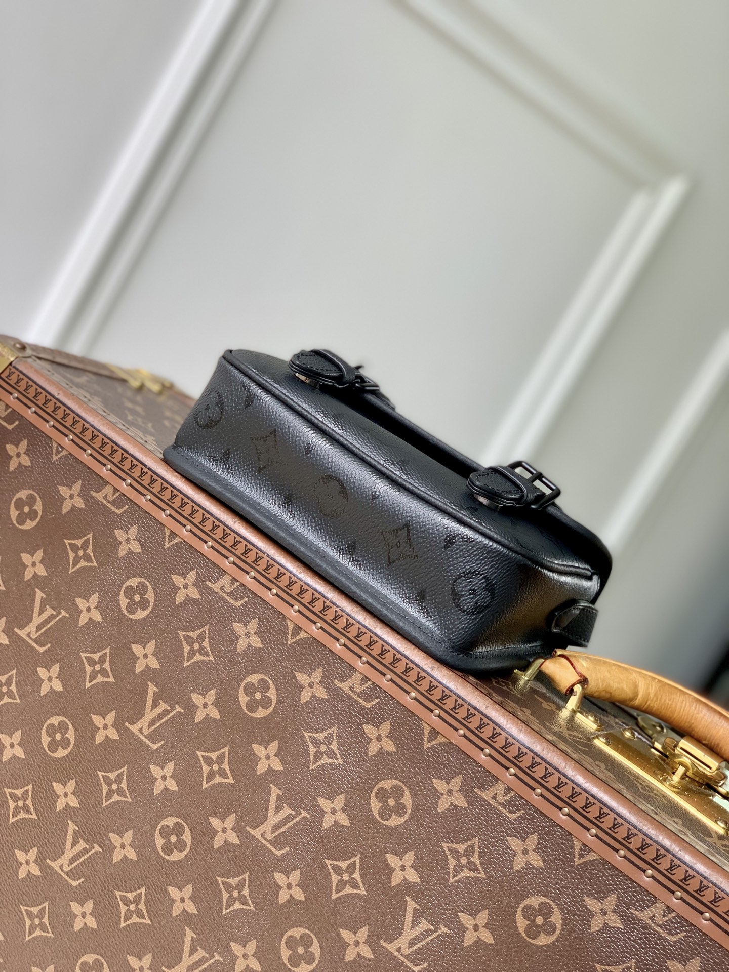 LOUIS VUITTON LV 루이비통 새첼 미니 크로스바디 백 (모노그램 미드나이트 캔버스) 가방