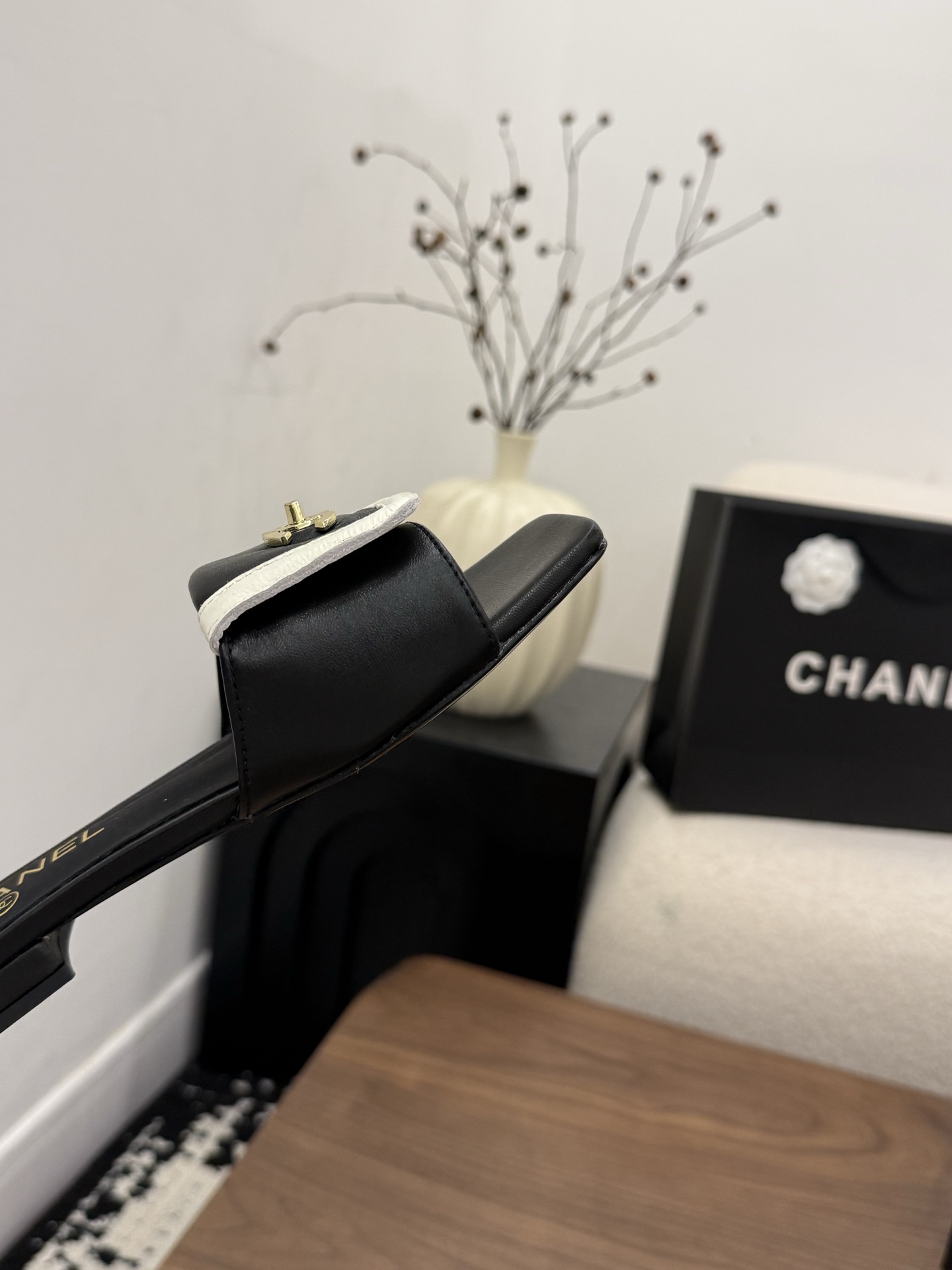샤넬(CHANEL) 버클 스퀘어토 플랫 슬리퍼 신발
