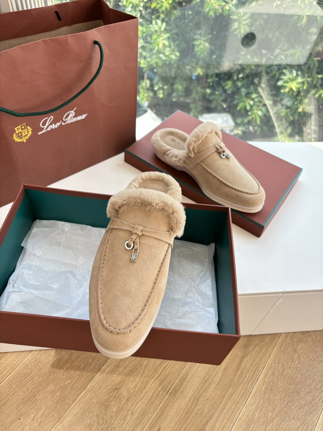 로로피아나(Loro Piana) 커플 퍼 트리밍 스웨이드 뮬 슬리퍼 신발