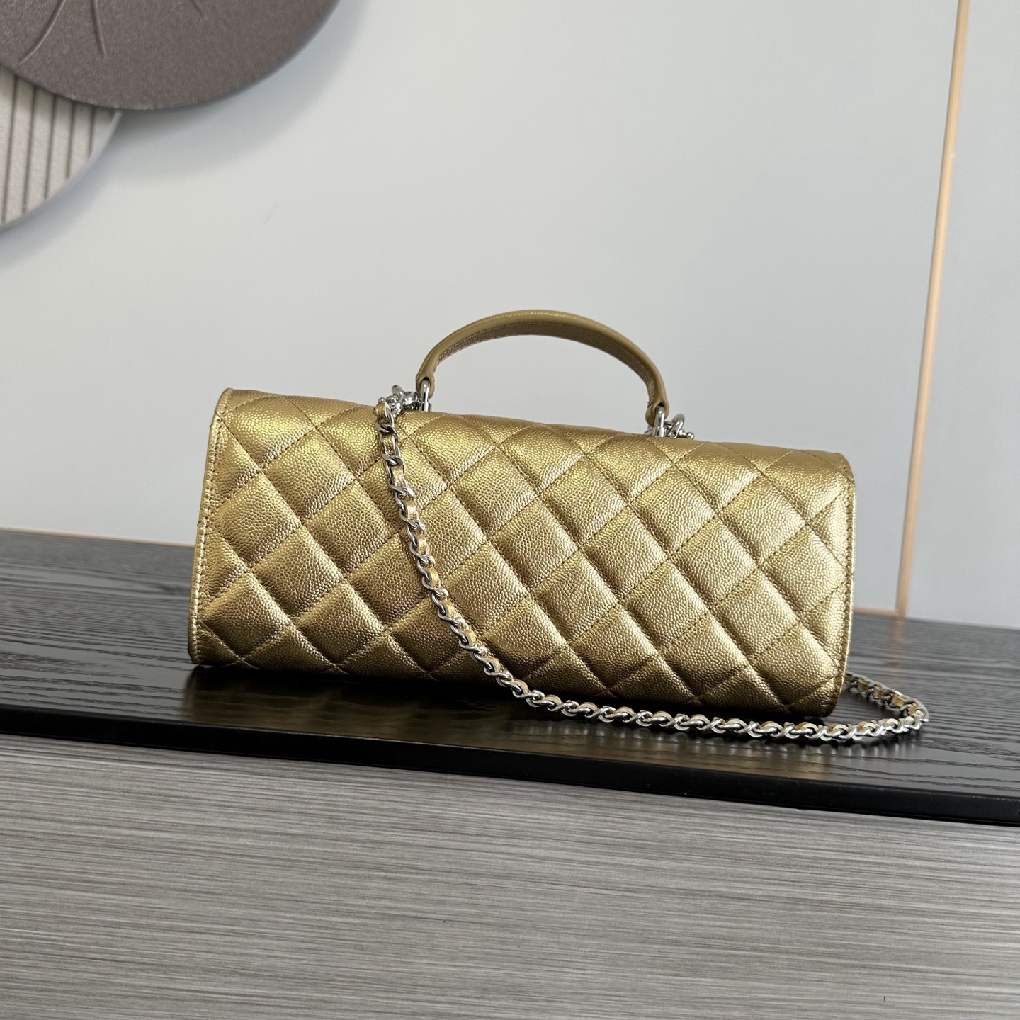 CHANEL 샤넬 26A 시리즈 탑핸들 체인 플랩 백 가방
