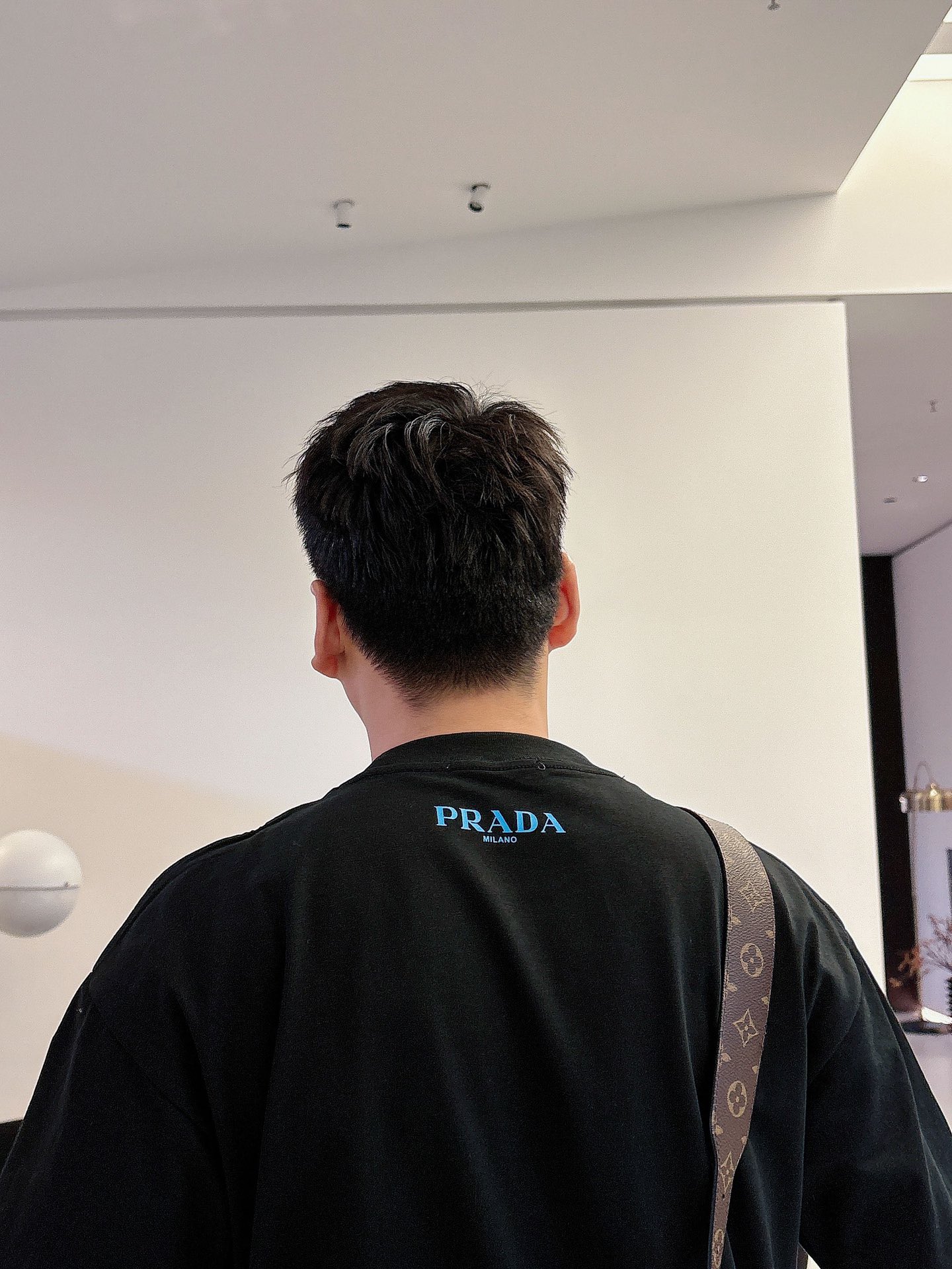 프라다(PRADA) 자수 로고 반팔 티셔츠 상의 의류