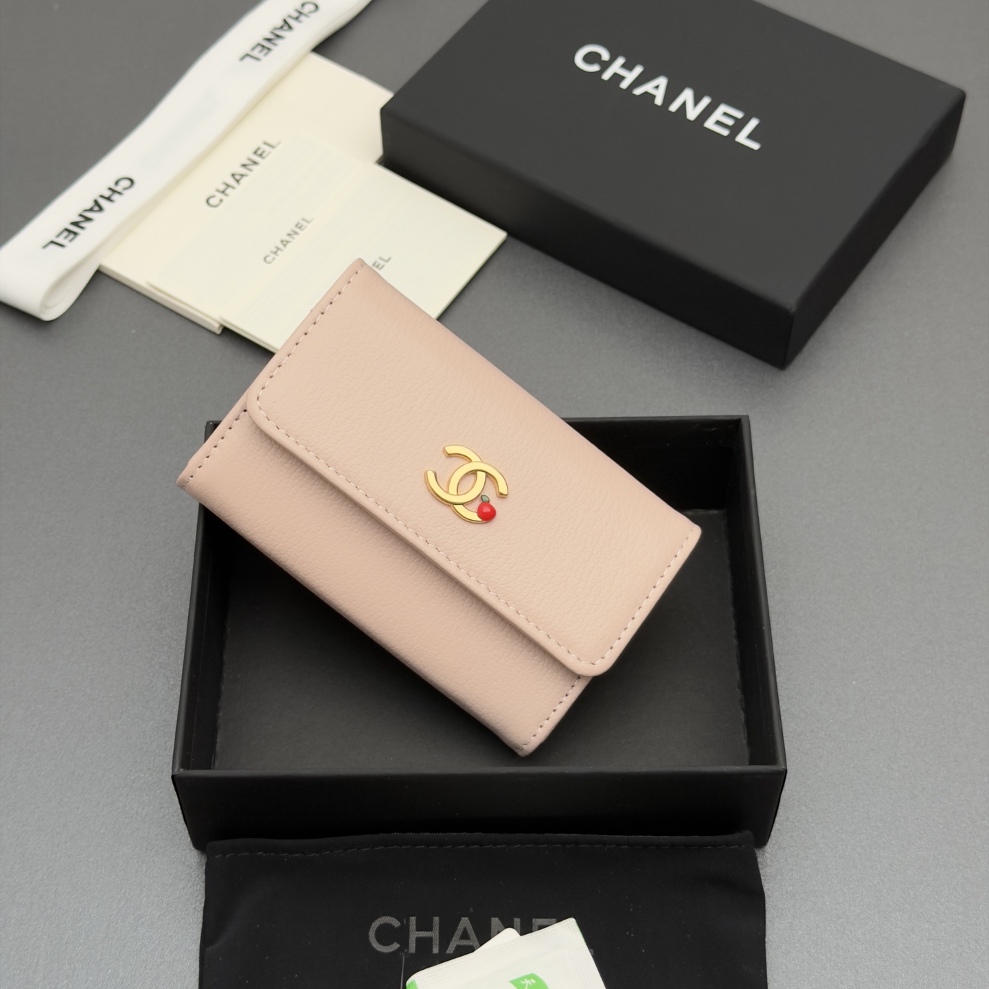 [Chanel] 샤넬 메탈 로고 스냅 카드 지갑