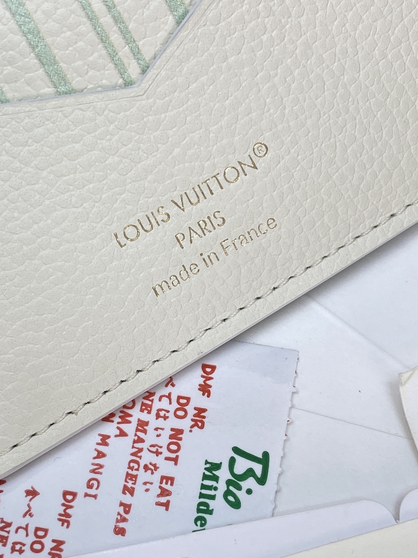 [Louis Vuitton] LV 루이비통 엠프레인 하이 섬머 패스포트 홀더 여권 지갑 M2A003