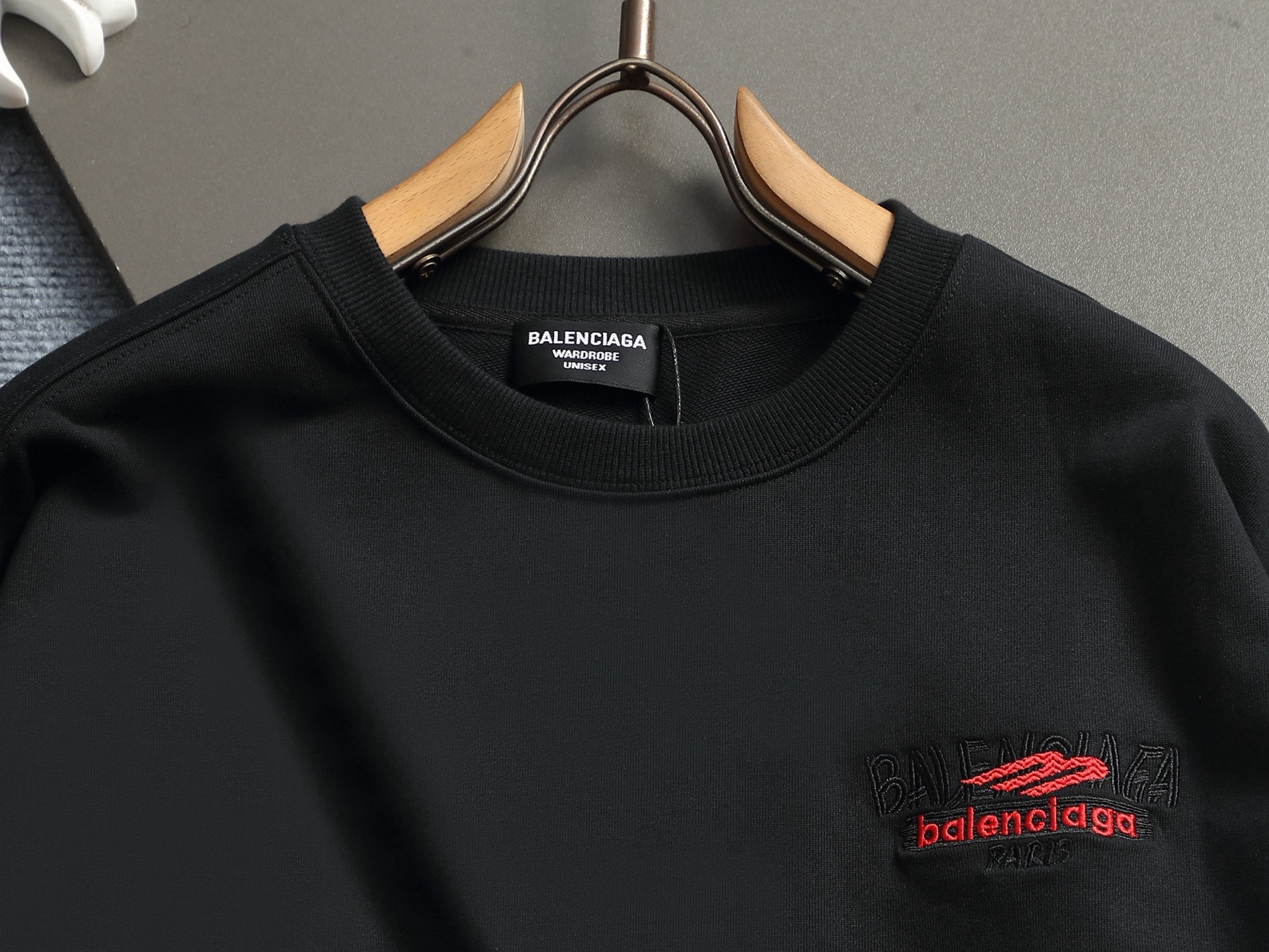 발렌시아가(Balenciaga) 배색 레터링 디스트로이드 스웨트셔츠 상의 의류