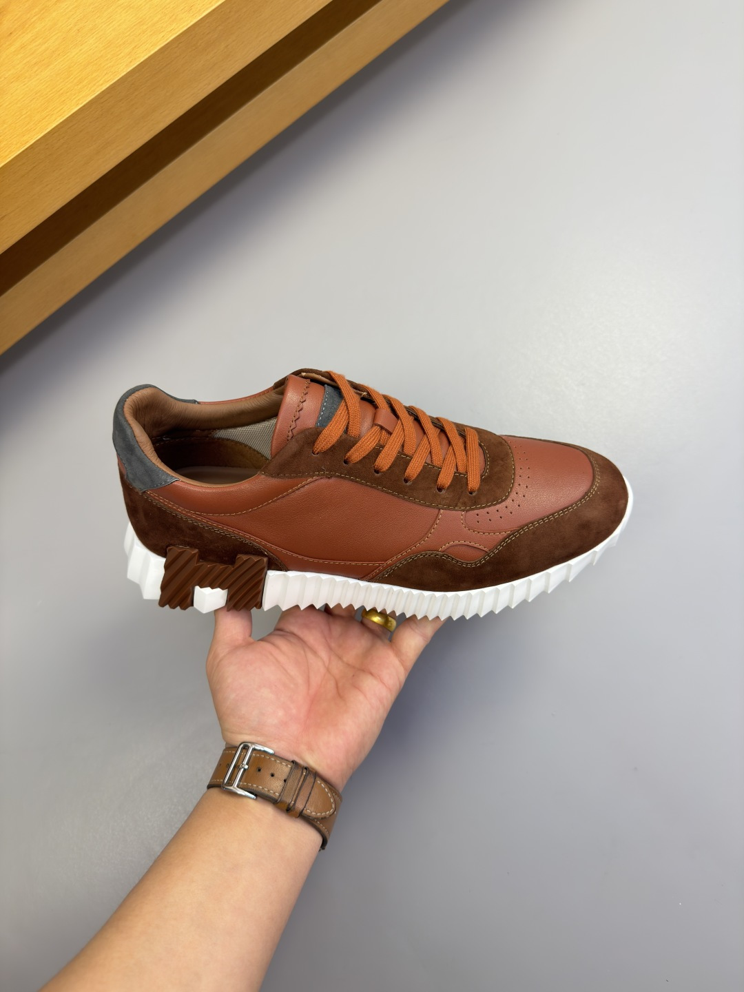 [Hermes] 에르메스 타공 나파 레더 스니커즈 신발
