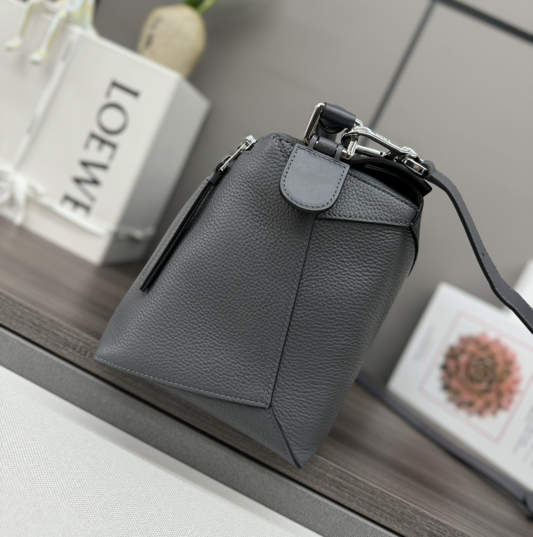 Loewe Puzzle Edge 로에베 퍼즐 라지 백 가방
