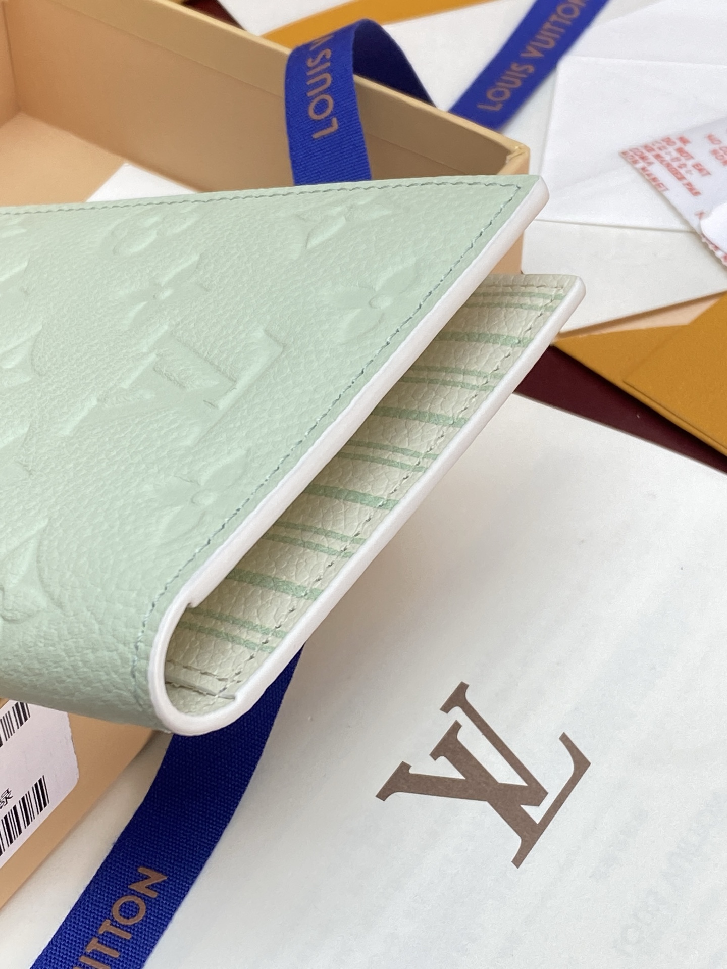 [Louis Vuitton] LV 루이비통 엠프레인 하이 섬머 패스포트 홀더 여권 지갑 M2A003