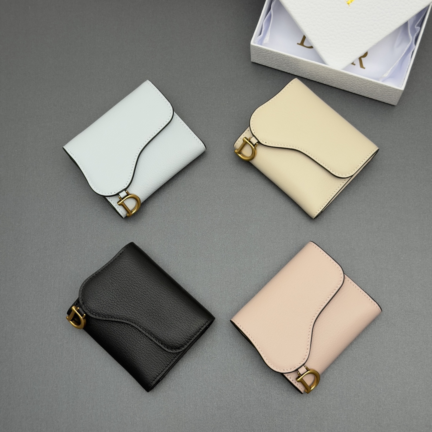 [Dior] 디올 Lotus 로터스 새들 고스트 그레인드 미니 지갑