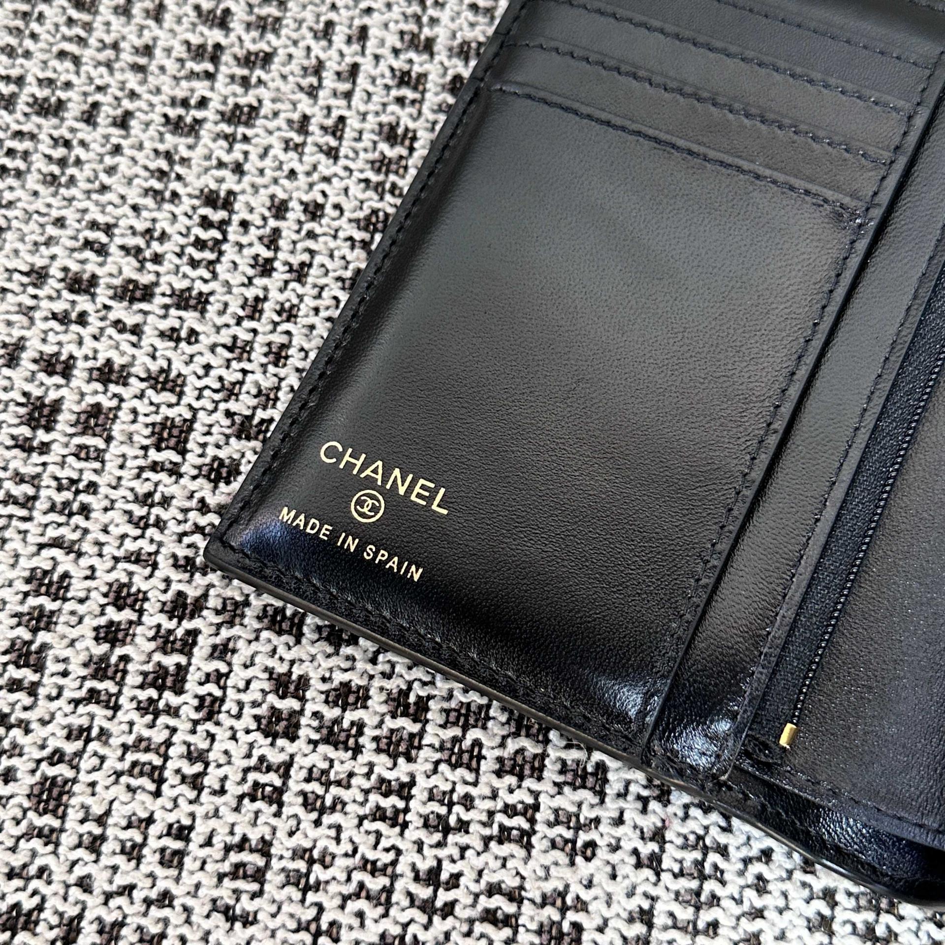 [Chanel] 샤넬 크로커다일 패턴 패스포트 홀더/여권 지갑
