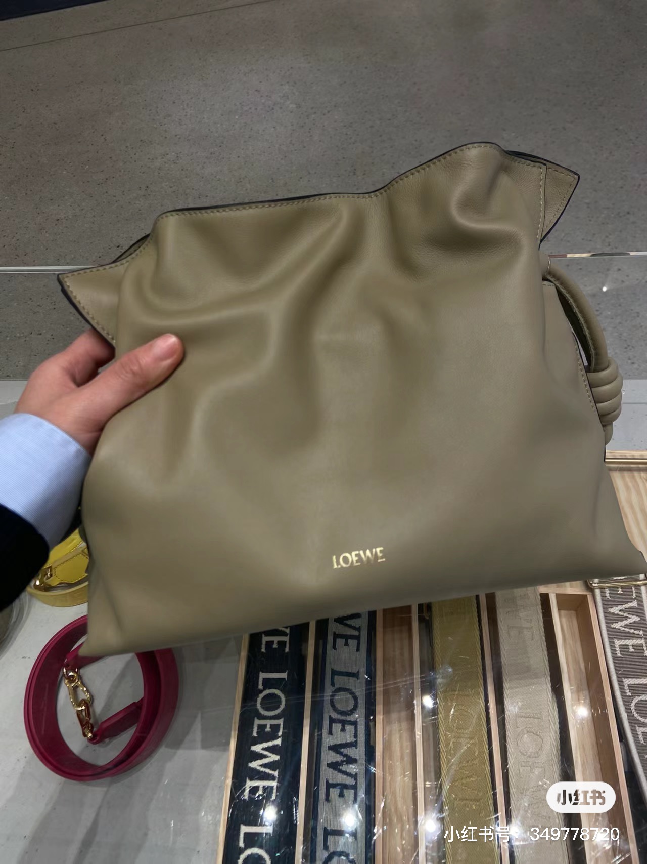 LOEWE 로에베 Flamenco 플라멩코 나파 카프스킨 숄더/클러치백 (미디엄) 가방 / 262386