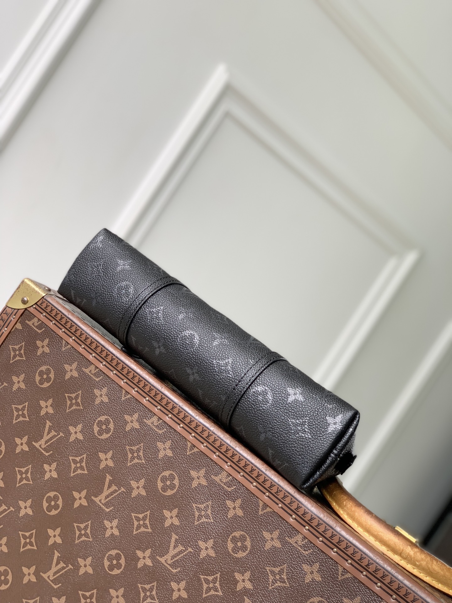 LOUIS VUITTON LV 루이비통 스콰이어 이스트-웨스트 백 (모노그램 잉크) 가방