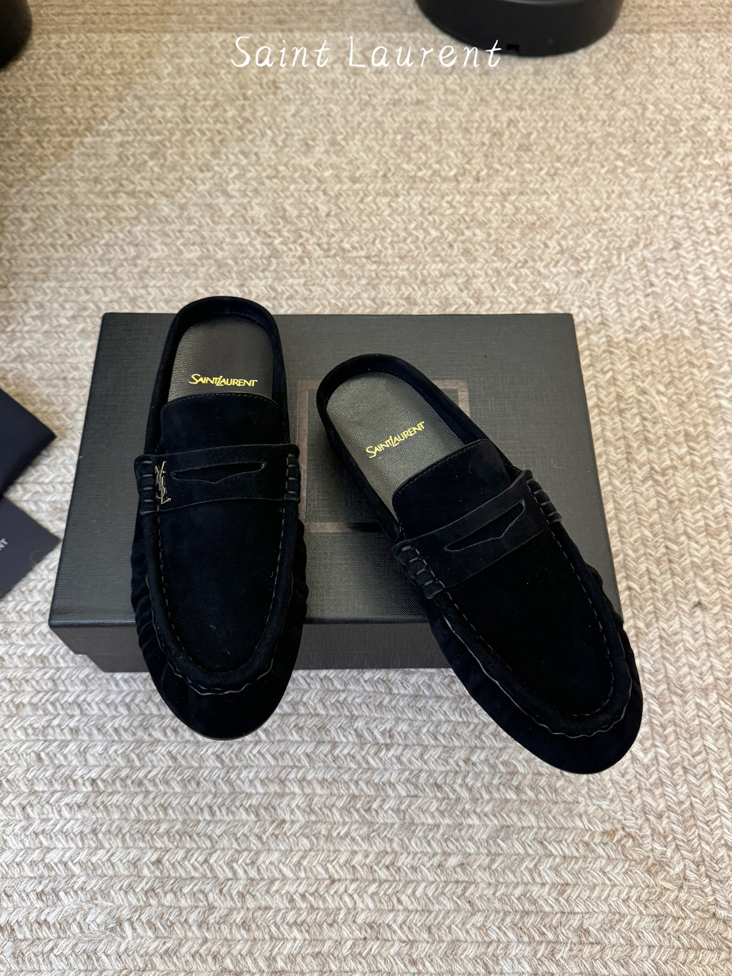 생로랑(SAINT LAURENT) 스웨이드 페니 백리스 로퍼 신발