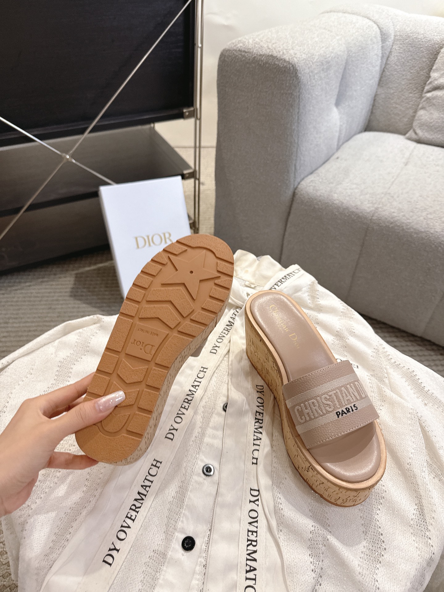 디올(DIOR) 로고 자수 플랫폼 웨지 슬리퍼 신발