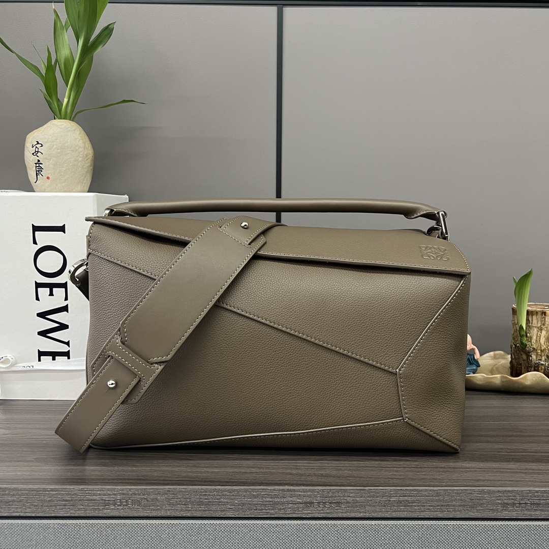 Loewe Puzzle Edge 로에베 퍼즐 라지 백 가방