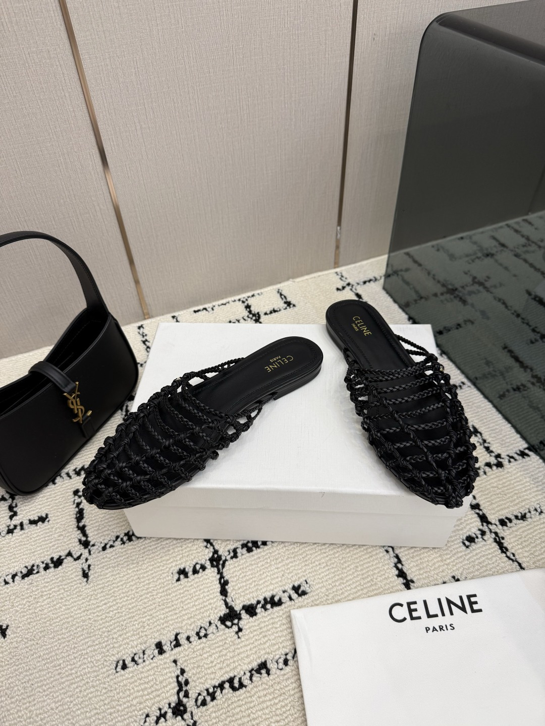 셀린느(CELINE) 트리옹프 위빙 플랫 슬리퍼 신발