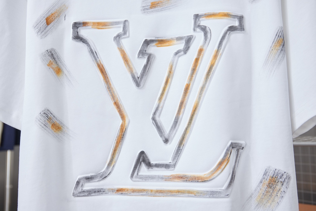 루이비통(LV) 그래피티 엠보싱 반팔 티셔츠 상의 의류