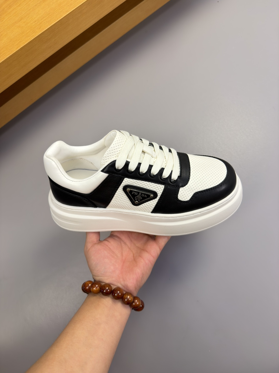 PRADA 프라다 나파 가죽 스니커즈 신발