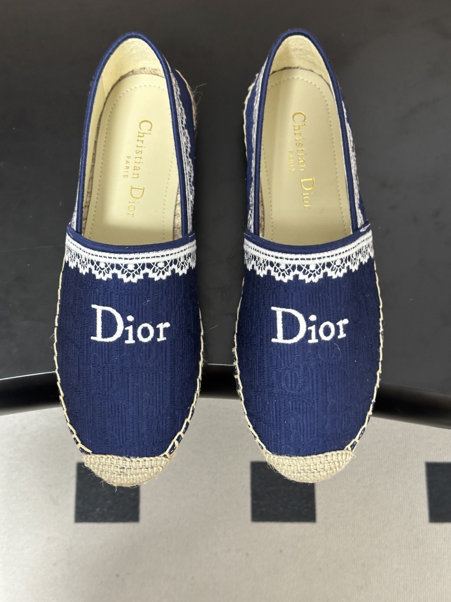디올(DIOR) 오블리크 자수 에스파드류 슬립온 신발