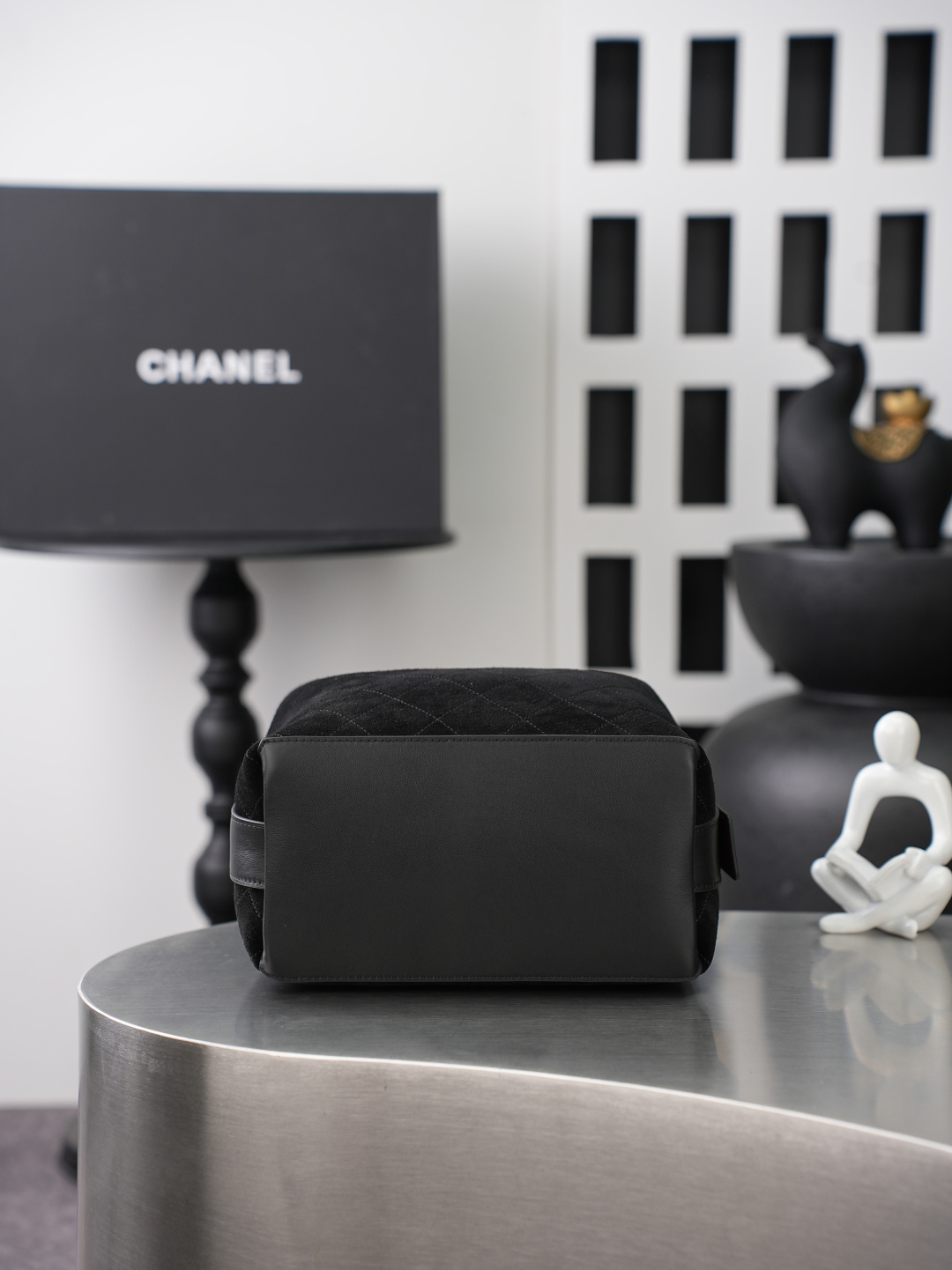 CHANEL 샤넬 26B 스웨이드 버킷백 (라지) 가방 / 6584