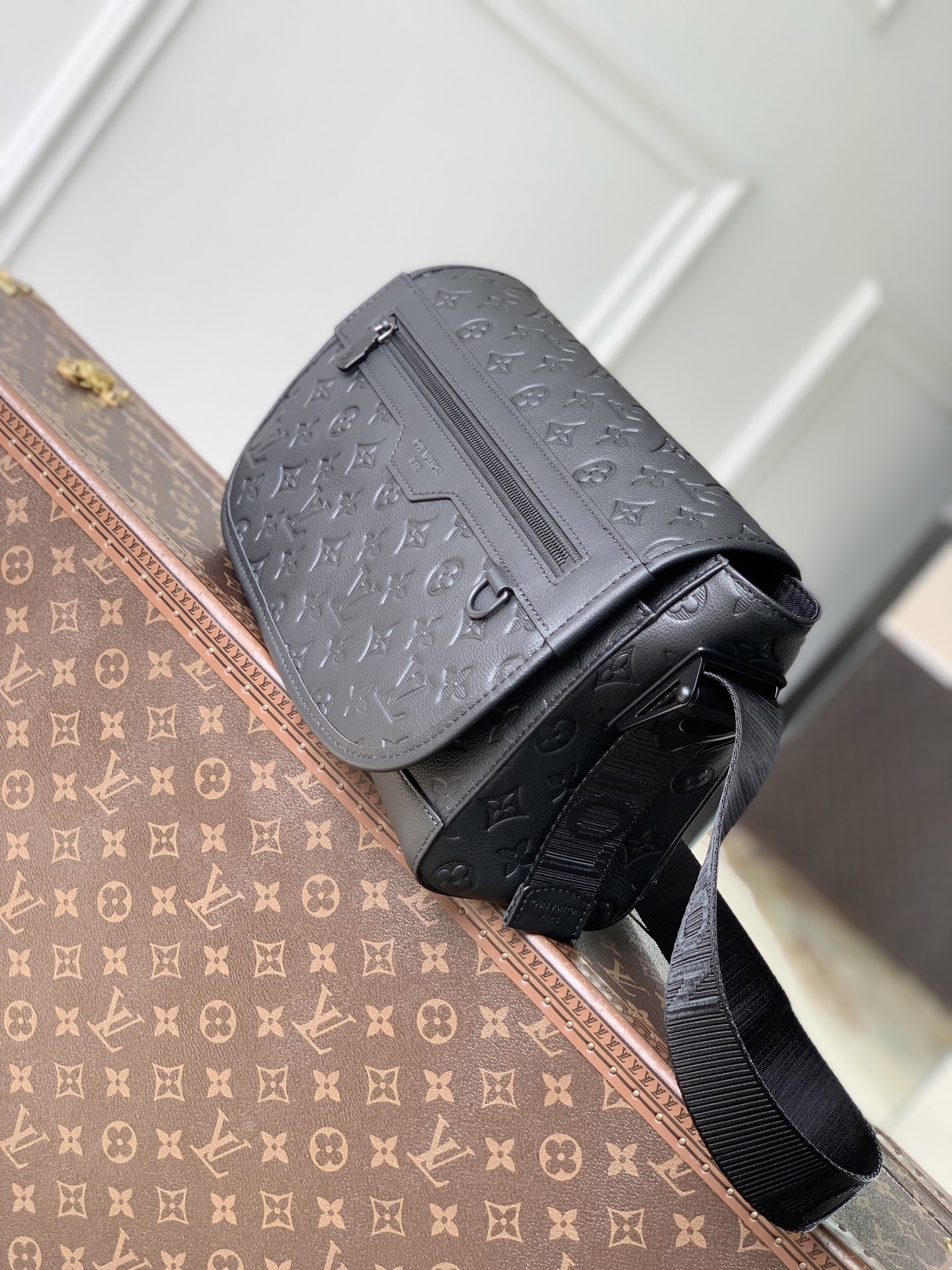 LOUIS VUITTON LV 루이비통 쿠리에 메신저 크로스 백 (모노그램 섀도우 레더) 가방