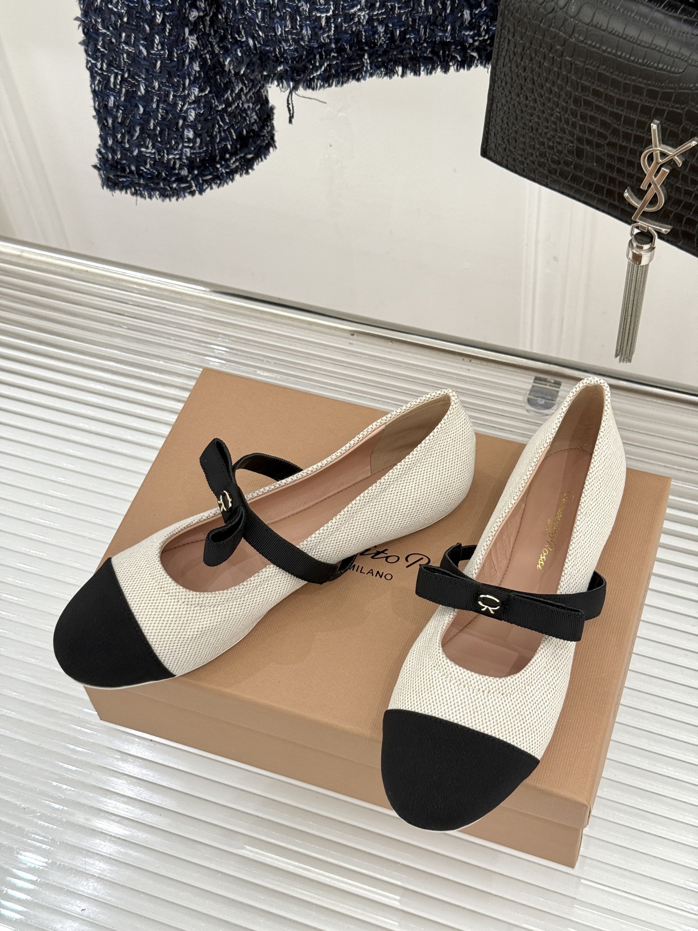 지안비토 로시(Gianvito Rossi) 리본 메리제인 플랫슈즈 신발
