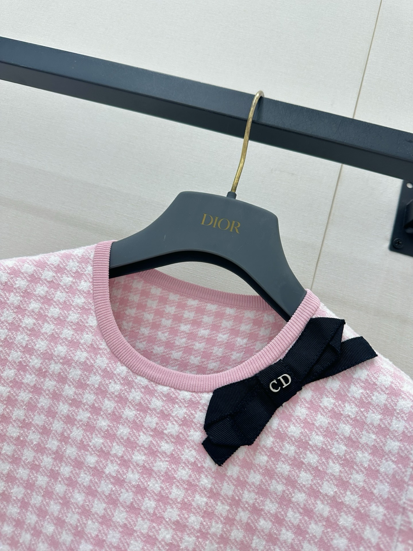 디올(DIOR) 핑크 하운드투스 니트 상의 의류