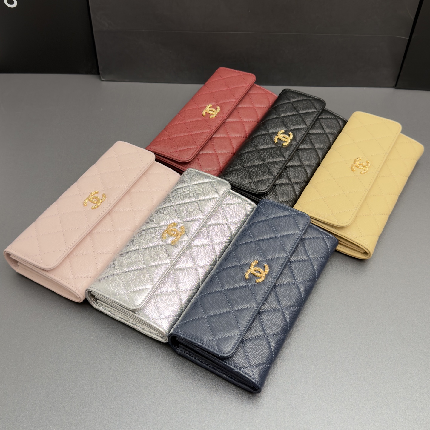 [Chanel] 샤넬 26SS 캐비어 멀티 젬스톤 플랩 장지갑