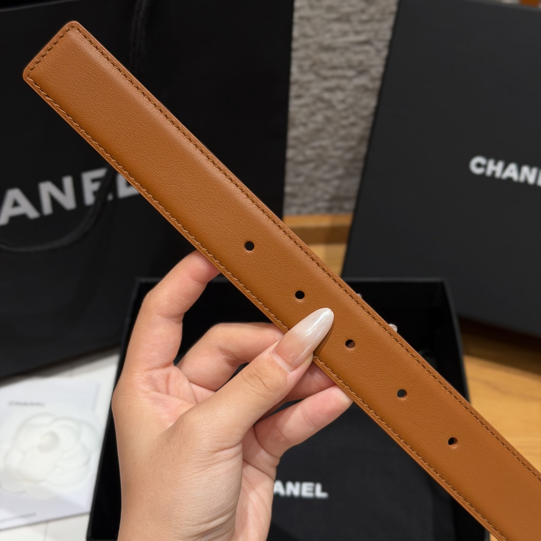 샤넬(CHANEL) 카프스킨 글로시 핀 실버 버클 벨트