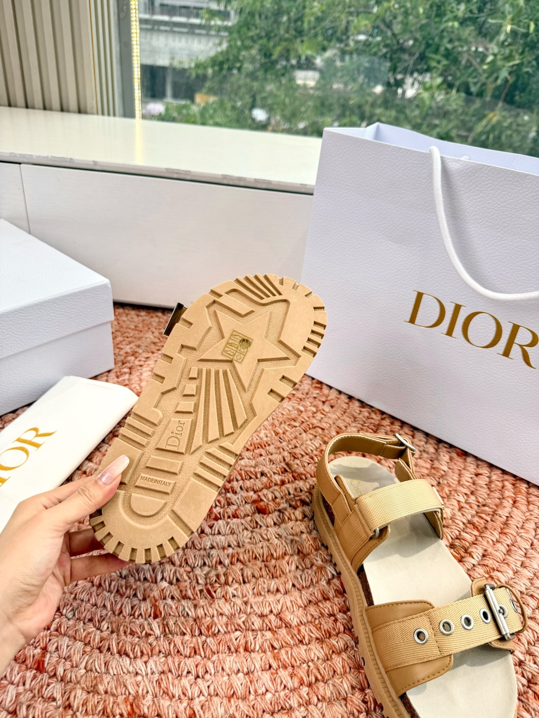 디올(DIOR) CD 버클 샌들 신발
