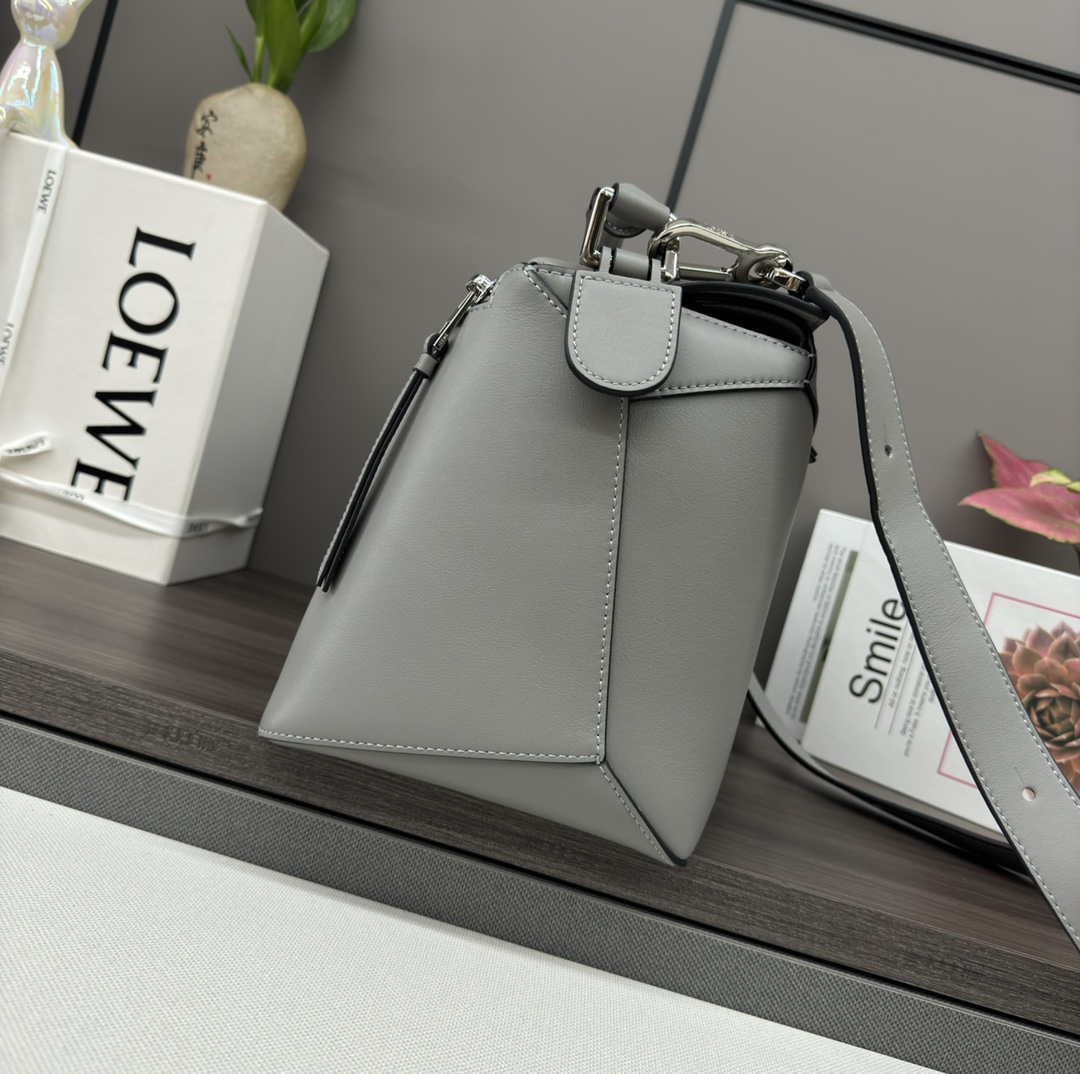 Loewe Puzzle Edge 로에베 퍼즐 라지 백 가방