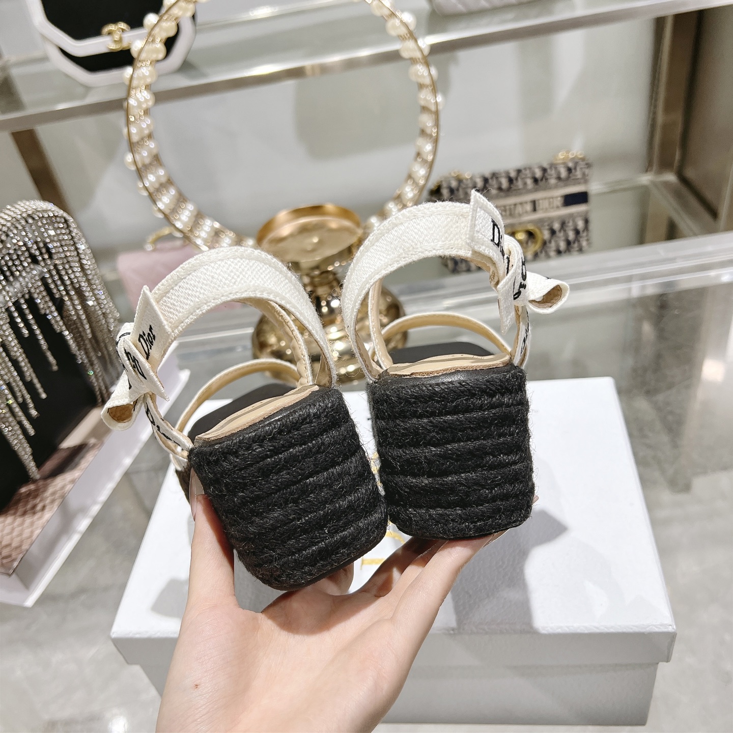 디올(DIOR) 로고 리본 더블 스트랩 플랫폼 샌들 신발