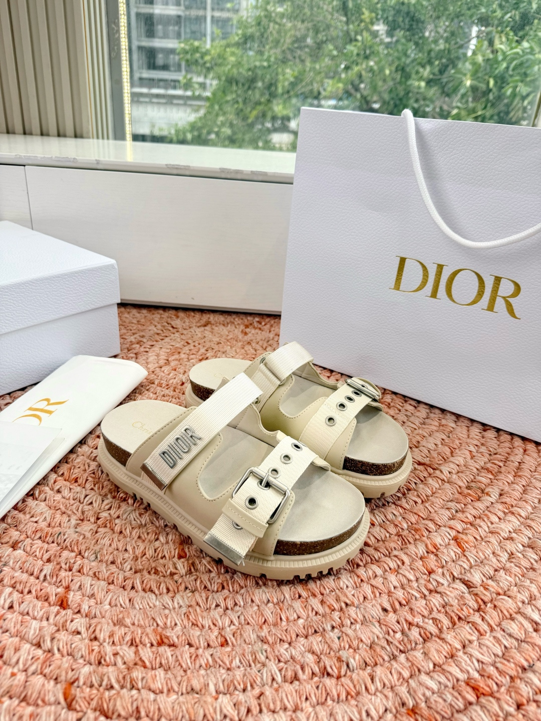 디올(DIOR) CD 버클 슬리퍼 신발