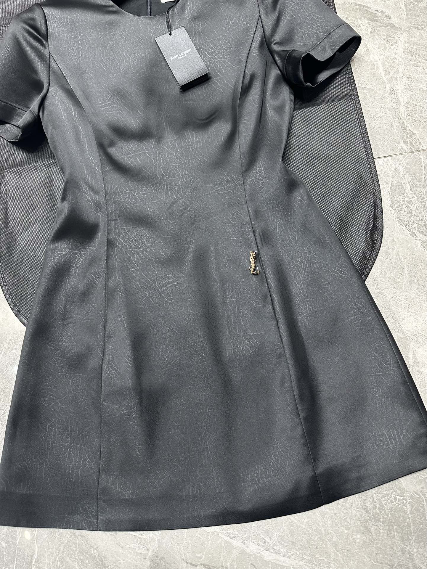 [Saint Laurent] YSL 생로랑 텍스처드 레더 이펙트 A라인 미니 원피스 의류