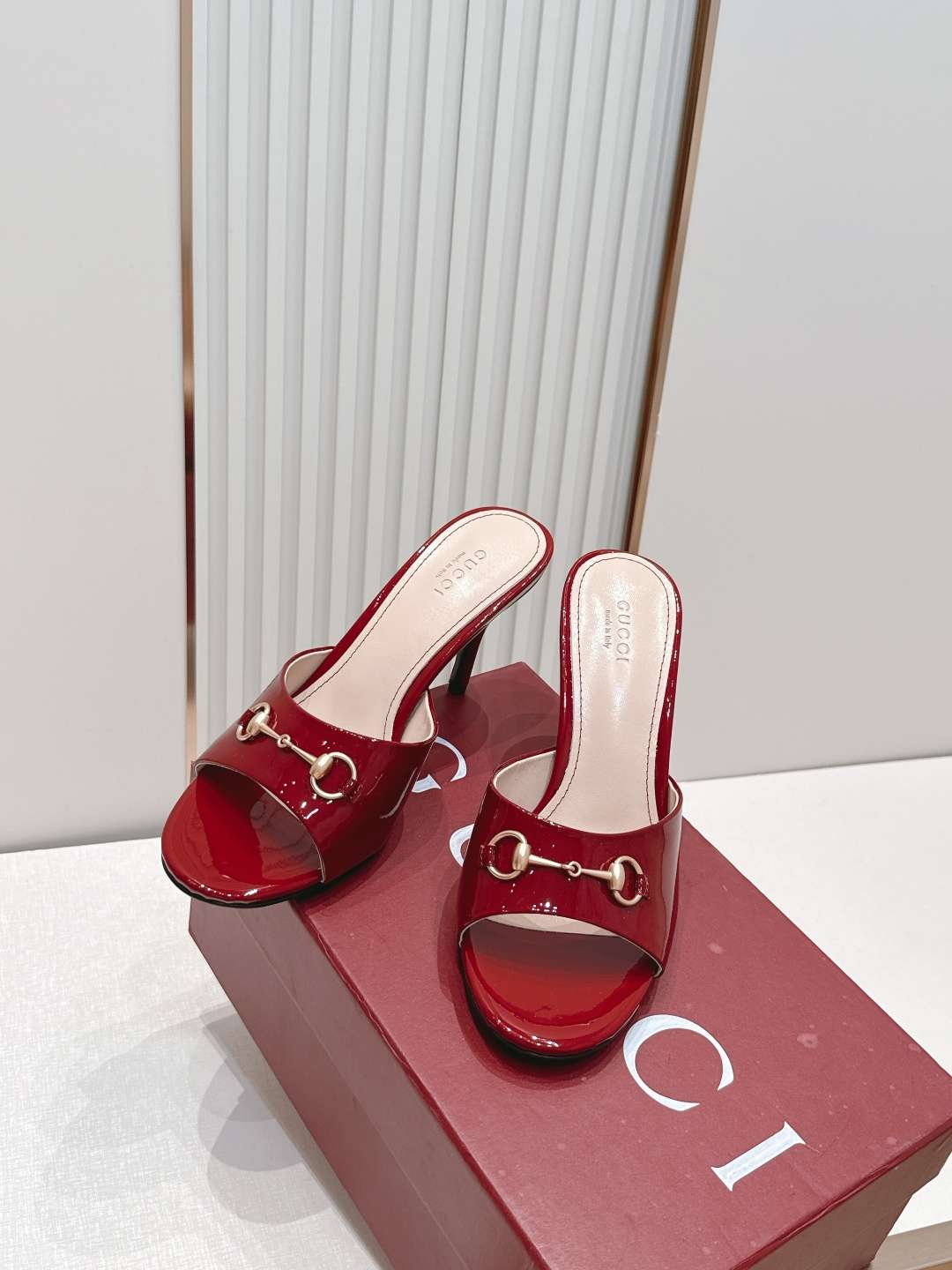 구찌(GUCCI) 홀스빗 모노그램 뮬 힐 신발