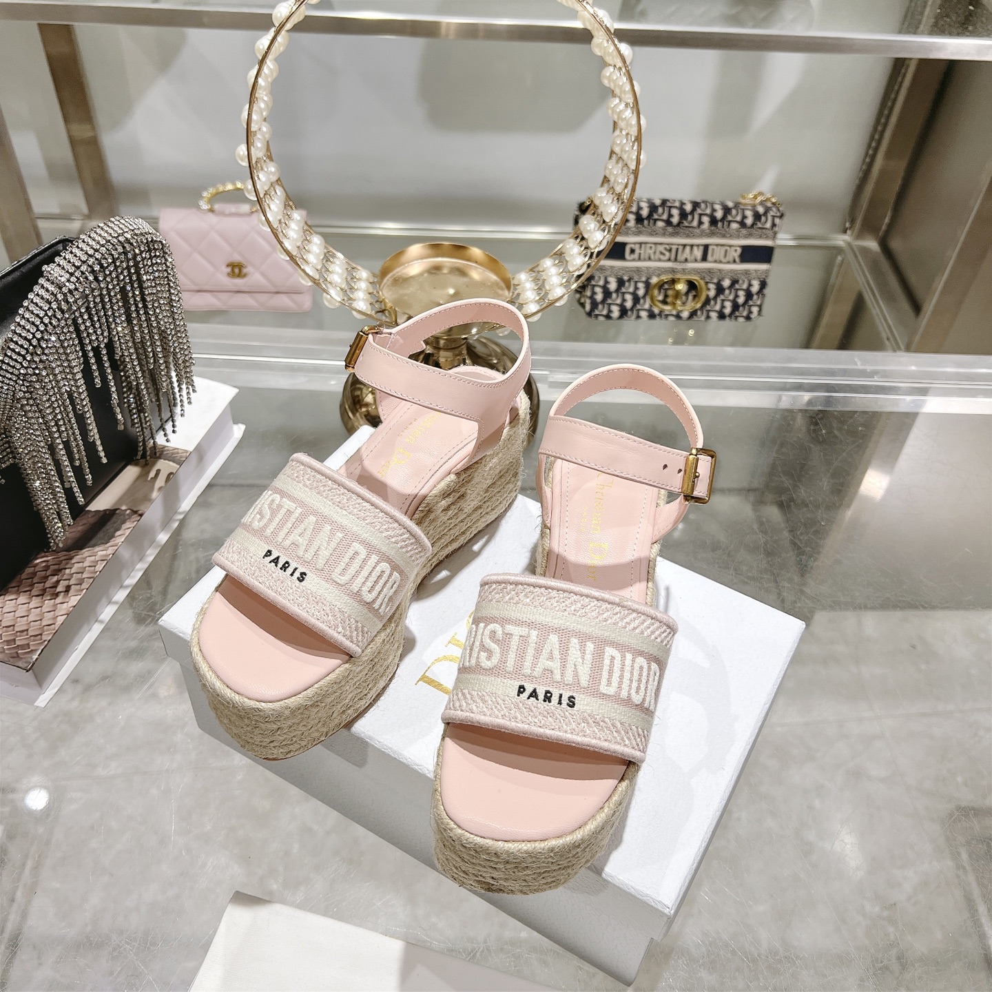 디올(DIOR) Dway 로고 밴드 앵클 스트랩 웨지 샌들 신발