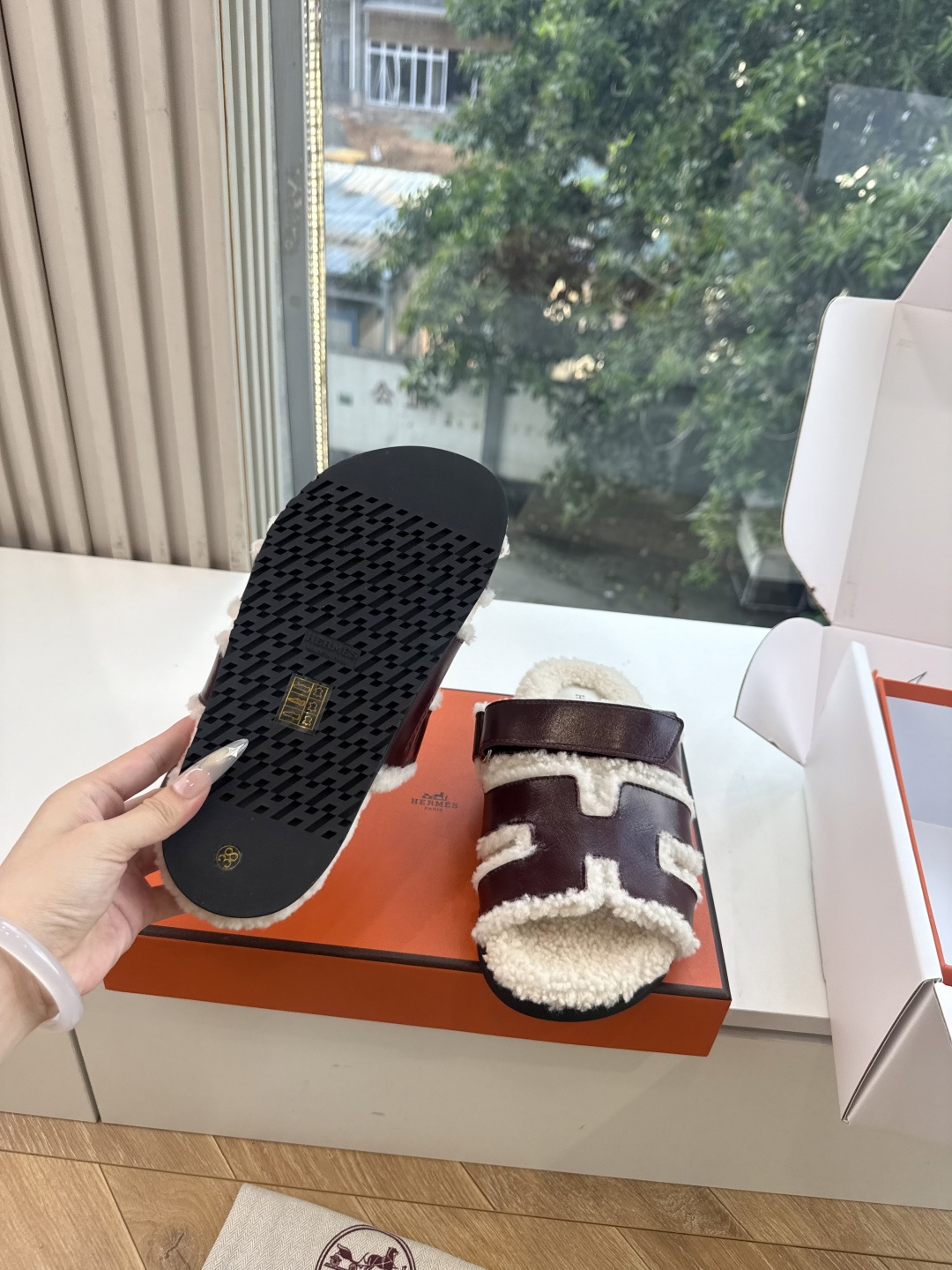 에르메스(HERMES) 시어링 퍼 뮬 슬리퍼 신발