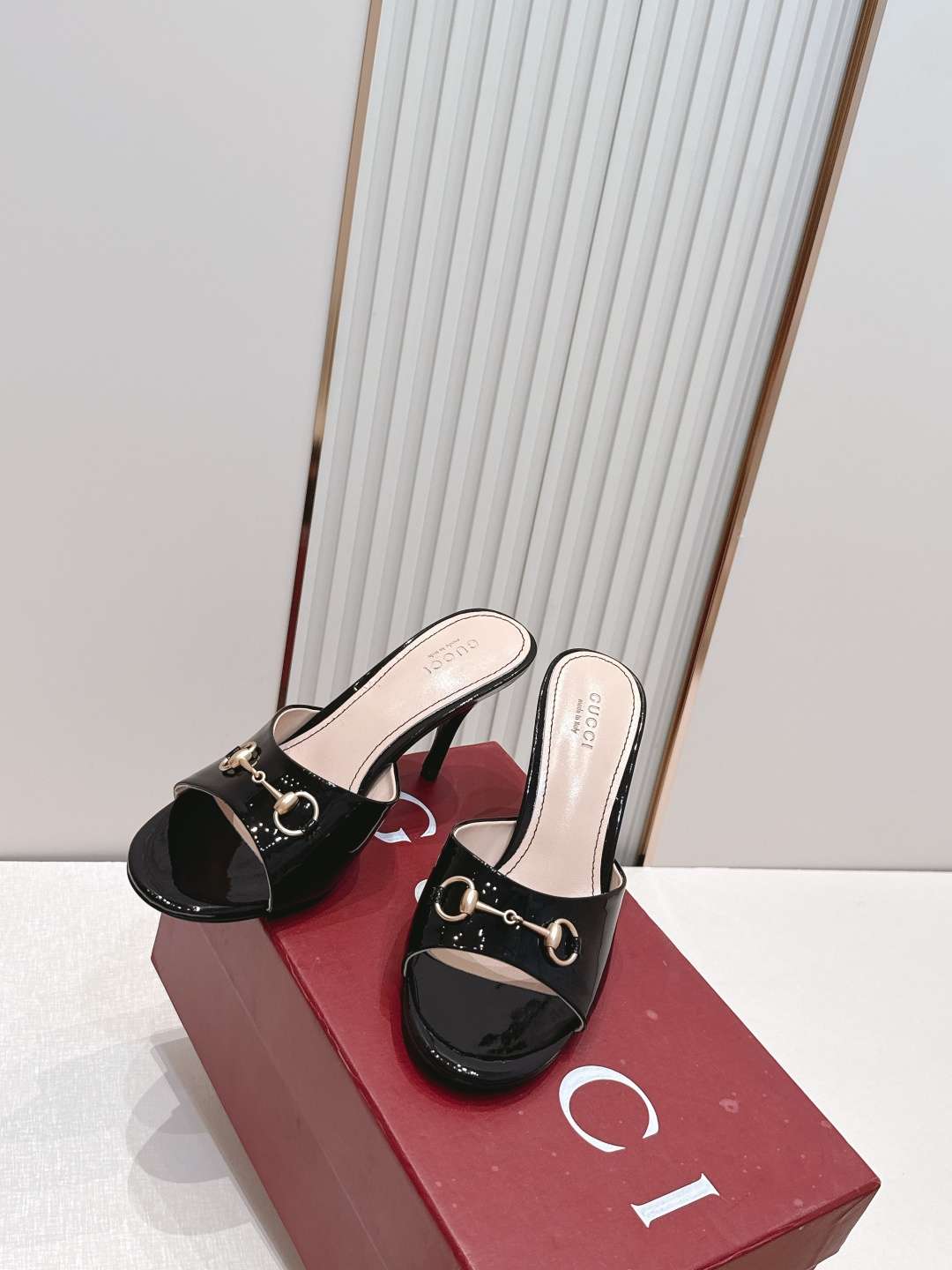 구찌(GUCCI) 홀스빗 모노그램 뮬 힐 신발