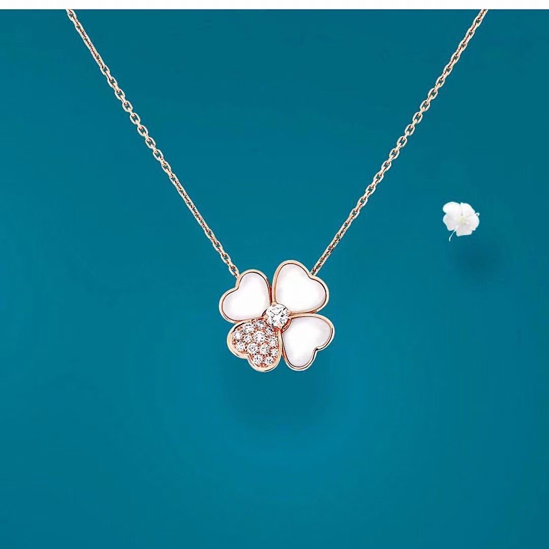반클리프 아펠(Van Cleef & Arpels VCA) 화이트 자개 클로버 목걸이 악세사리