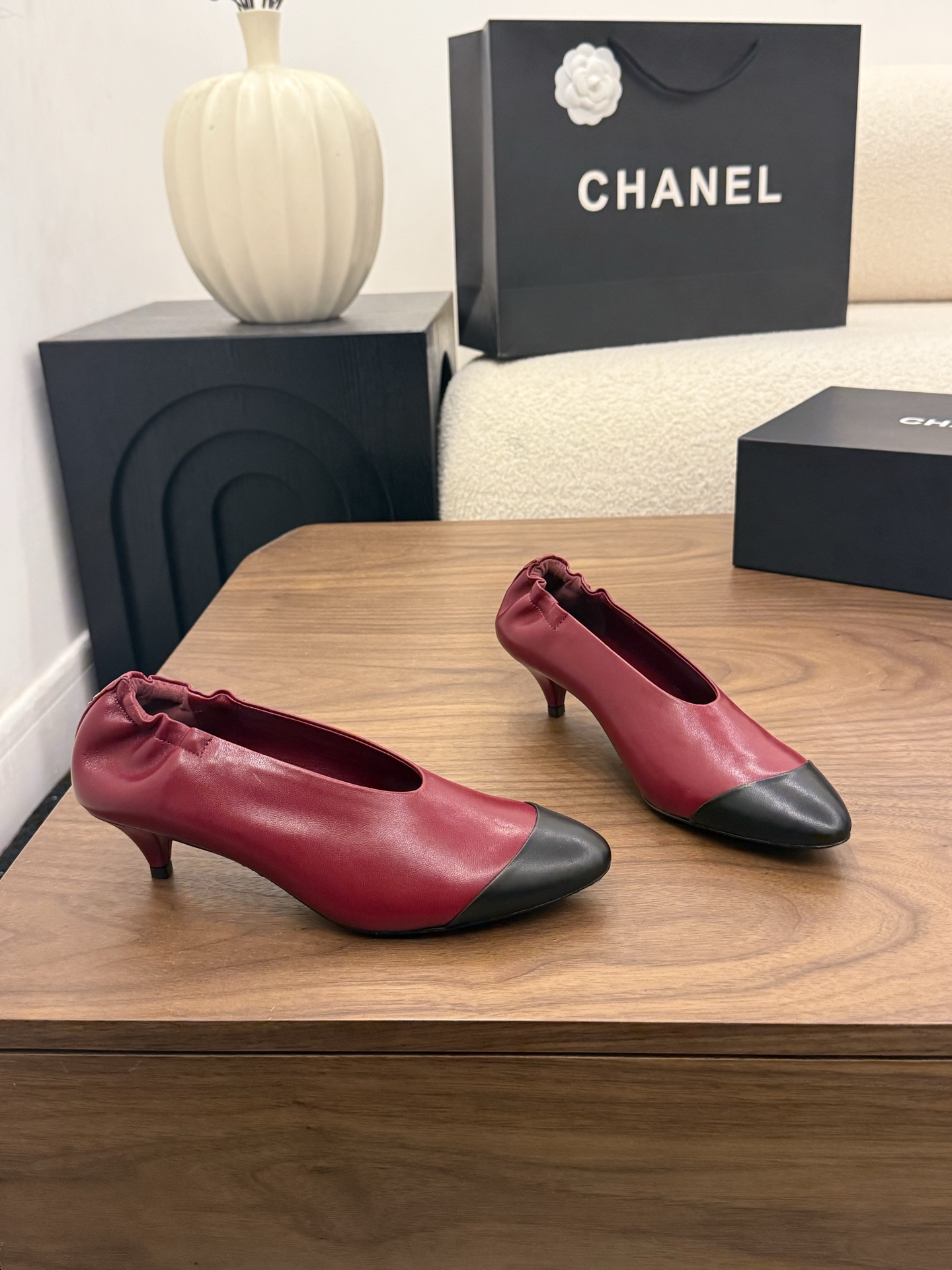 샤넬(CHANEL) 주름 디테일 스틸레토 펌프스 신발
