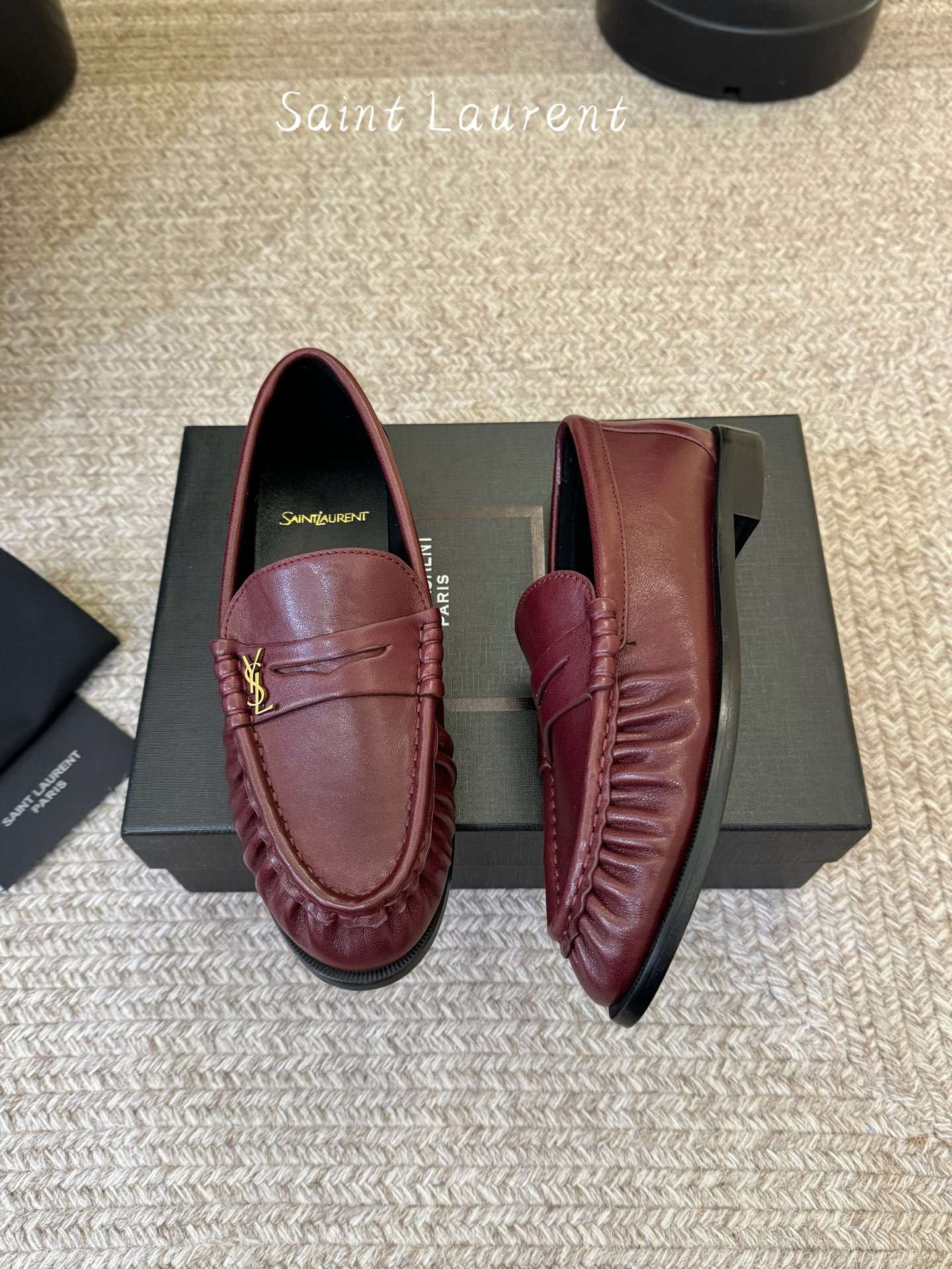 생로랑(SAINT LAURENT) 카프 레더 페니 로퍼 신발