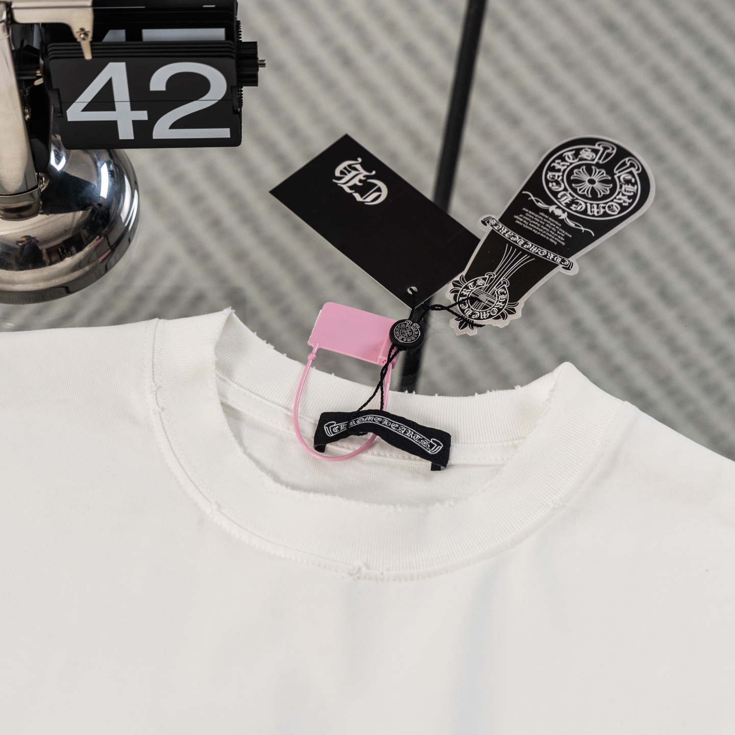 크롬하츠(CHROME HEARTS) 십자가 스터드 반팔 티셔츠 의류