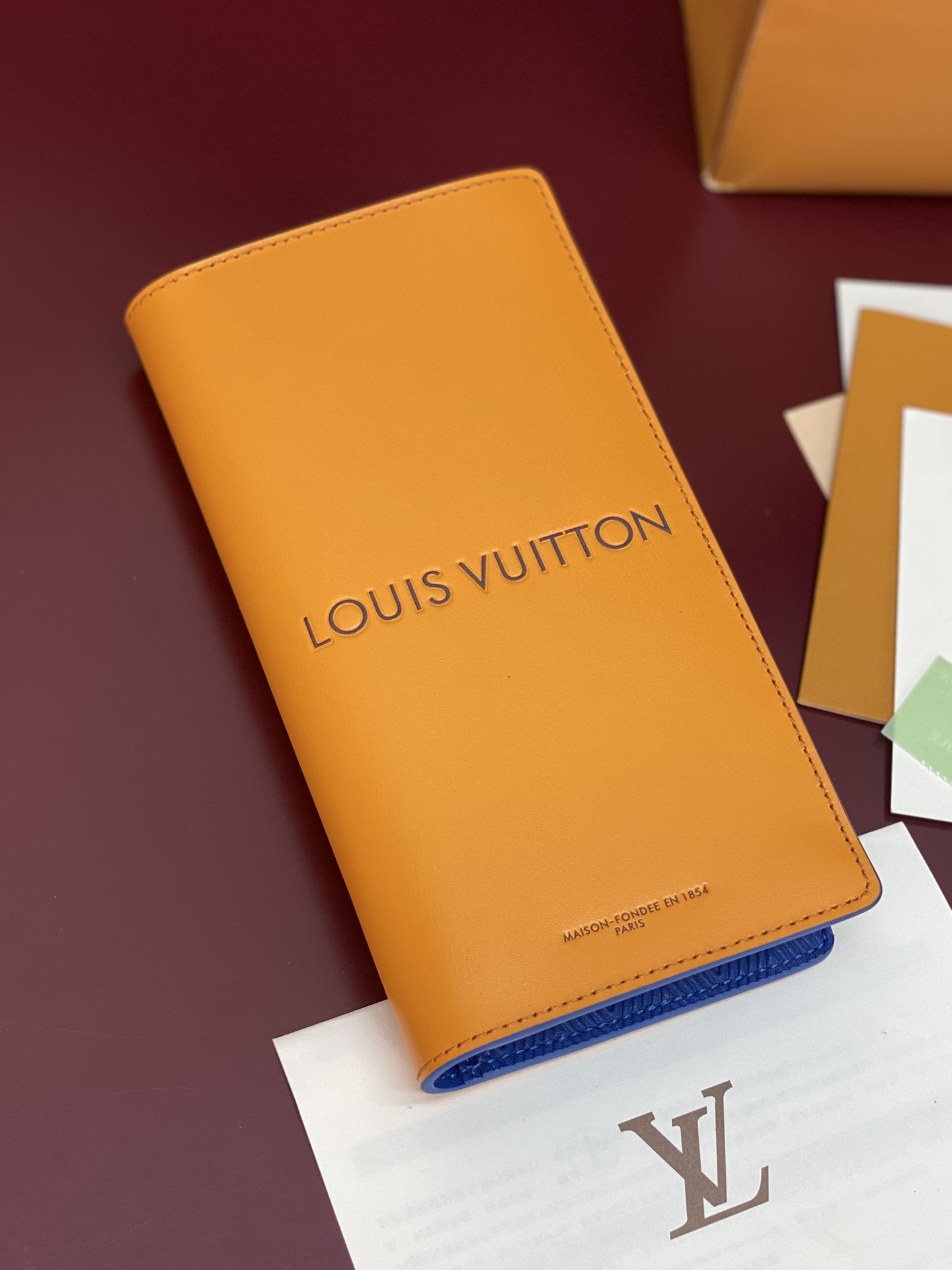 [Louis Vuitton] LV 루이비통 쇼퍼백 모티브 Brazza 브라짜 월렛 지갑 M2A555