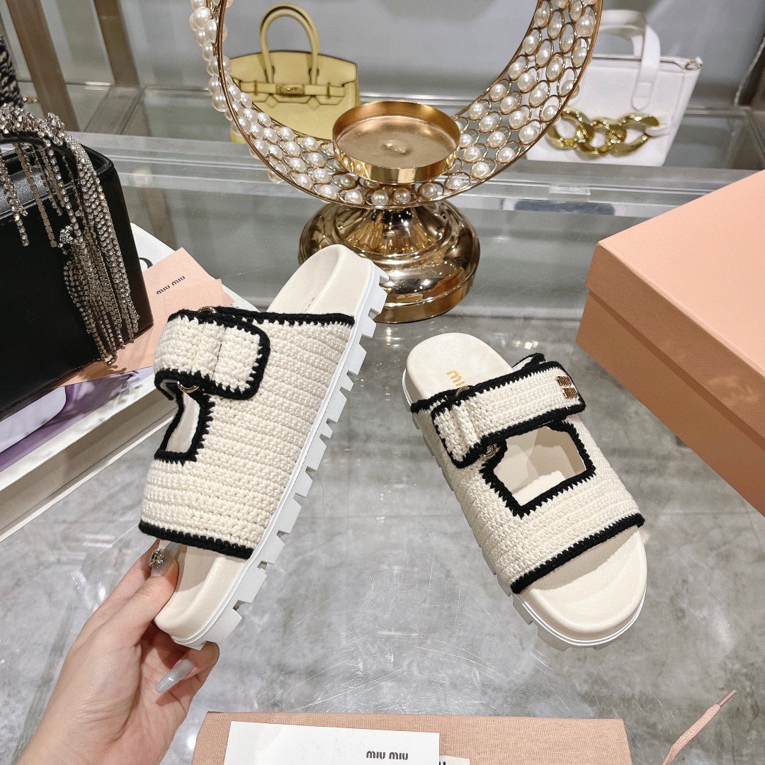 미우미우(MIU MIU) 투스트랩 우븐 플랫폼 슬리퍼 신발