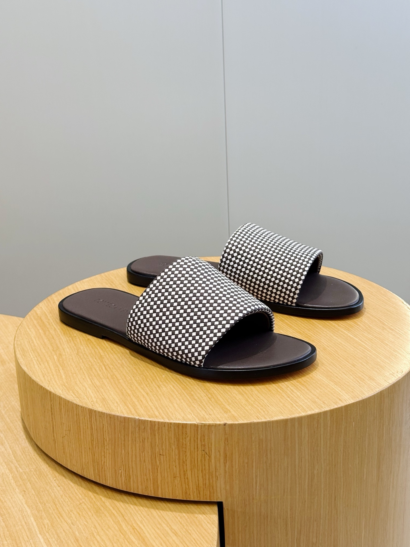 [Bottega Veneta] BV 보테가 베네타 맨즈 웨이브 레더 슬라이드 슬리퍼 신발