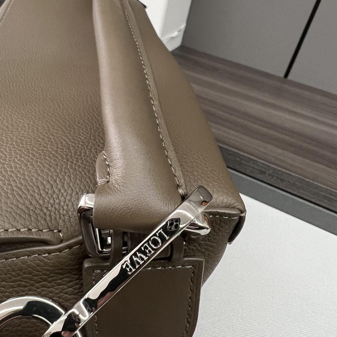 Loewe Puzzle Edge 로에베 퍼즐 라지 백 가방