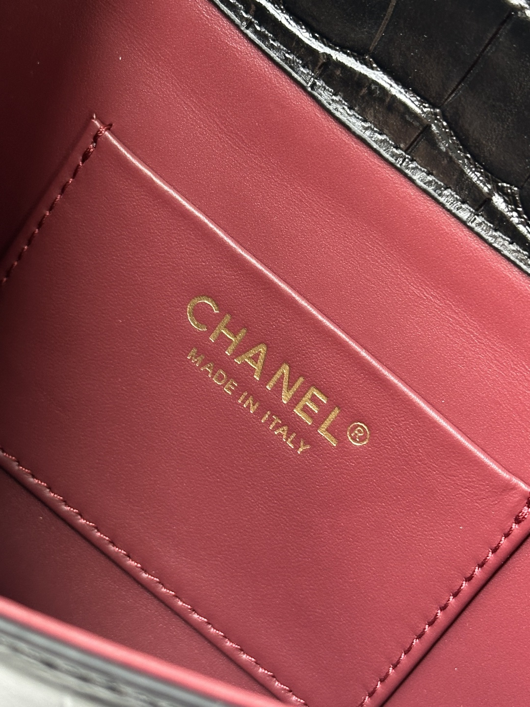 CHANEL 샤넬 26A 크로커다일 엠보스드 탑핸들 플랩백 가방 / AS6425