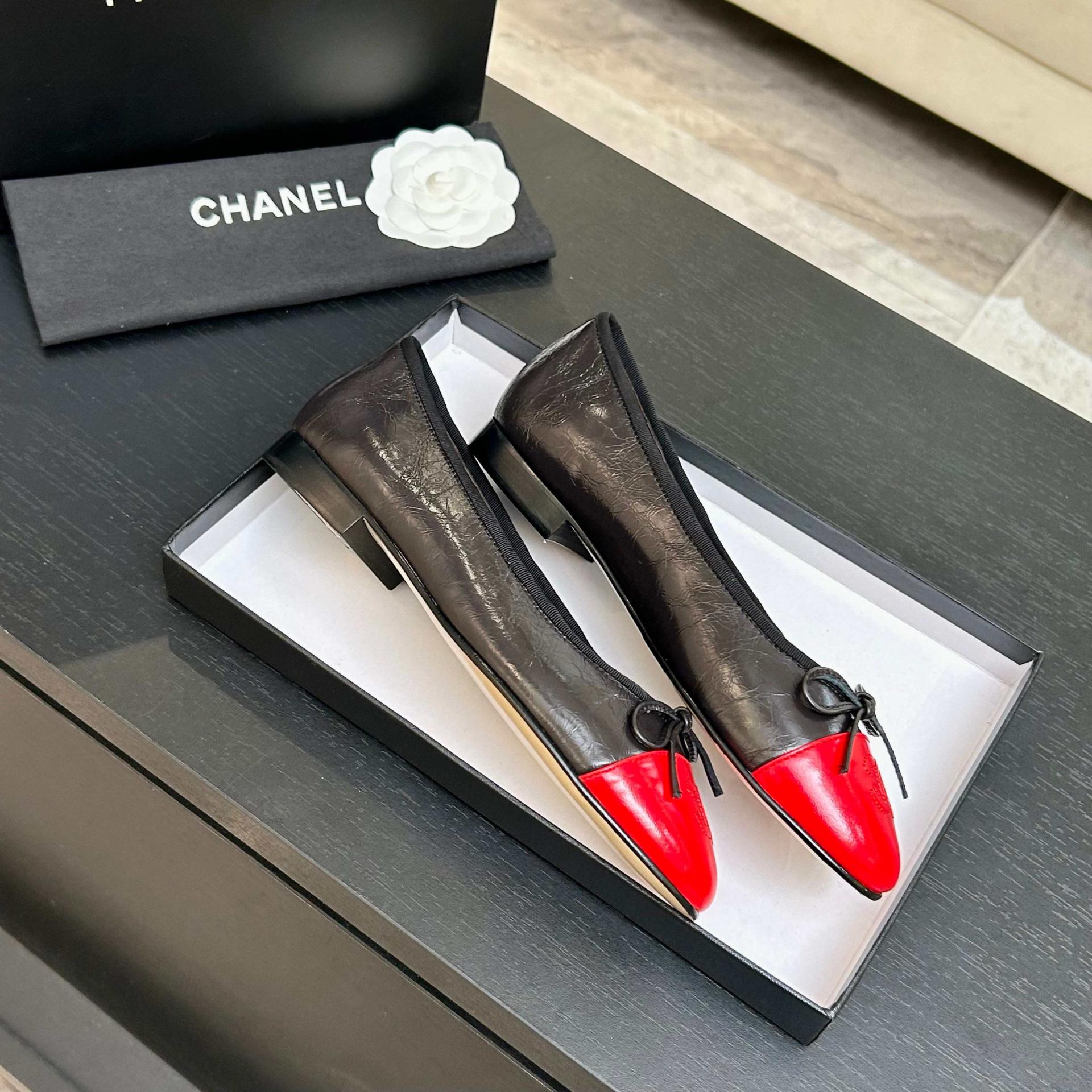 샤넬(CHANEL) 리본 배색 발레리나 플랫슈즈 신발