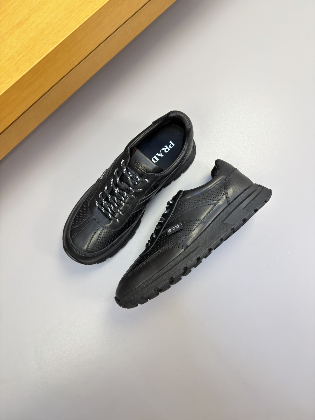 [Prada] 프라다 프리미엄 나파 & 퍼포레이티드 레더 스니커즈 신발