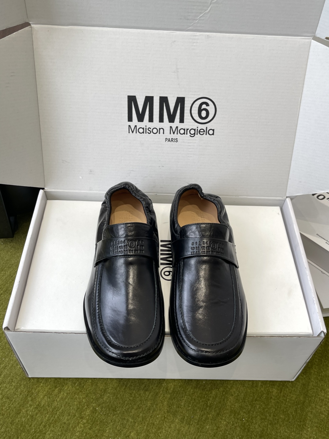 메종 마르지엘라(Maison Margiela) 애플 토 로고 2WAY 로퍼